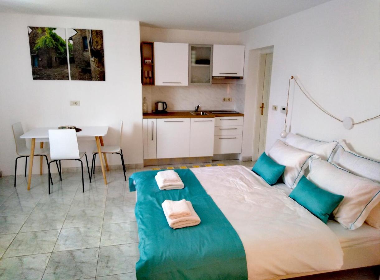 Olive Tree Apartments Умаг Экстерьер фото