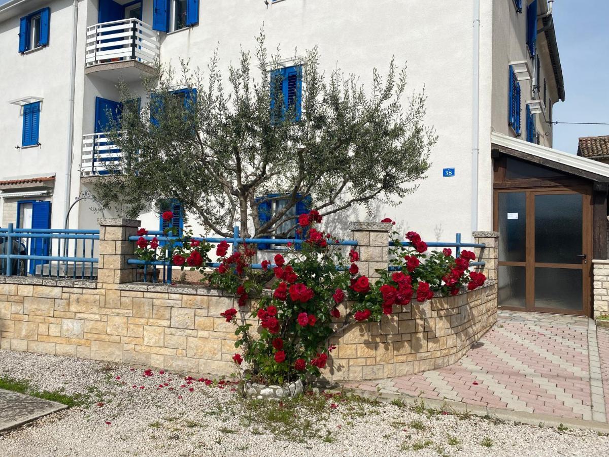 Olive Tree Apartments Умаг Экстерьер фото